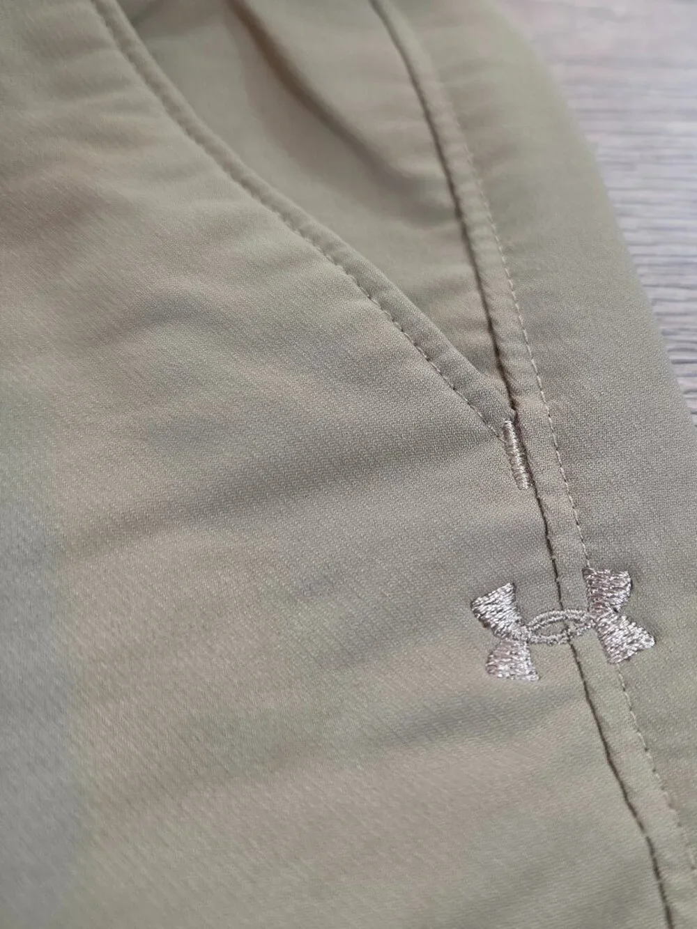 Under Armour Men's Size 42 Khaki Golf Shorts Loose Fit AllSeason Gear 10
